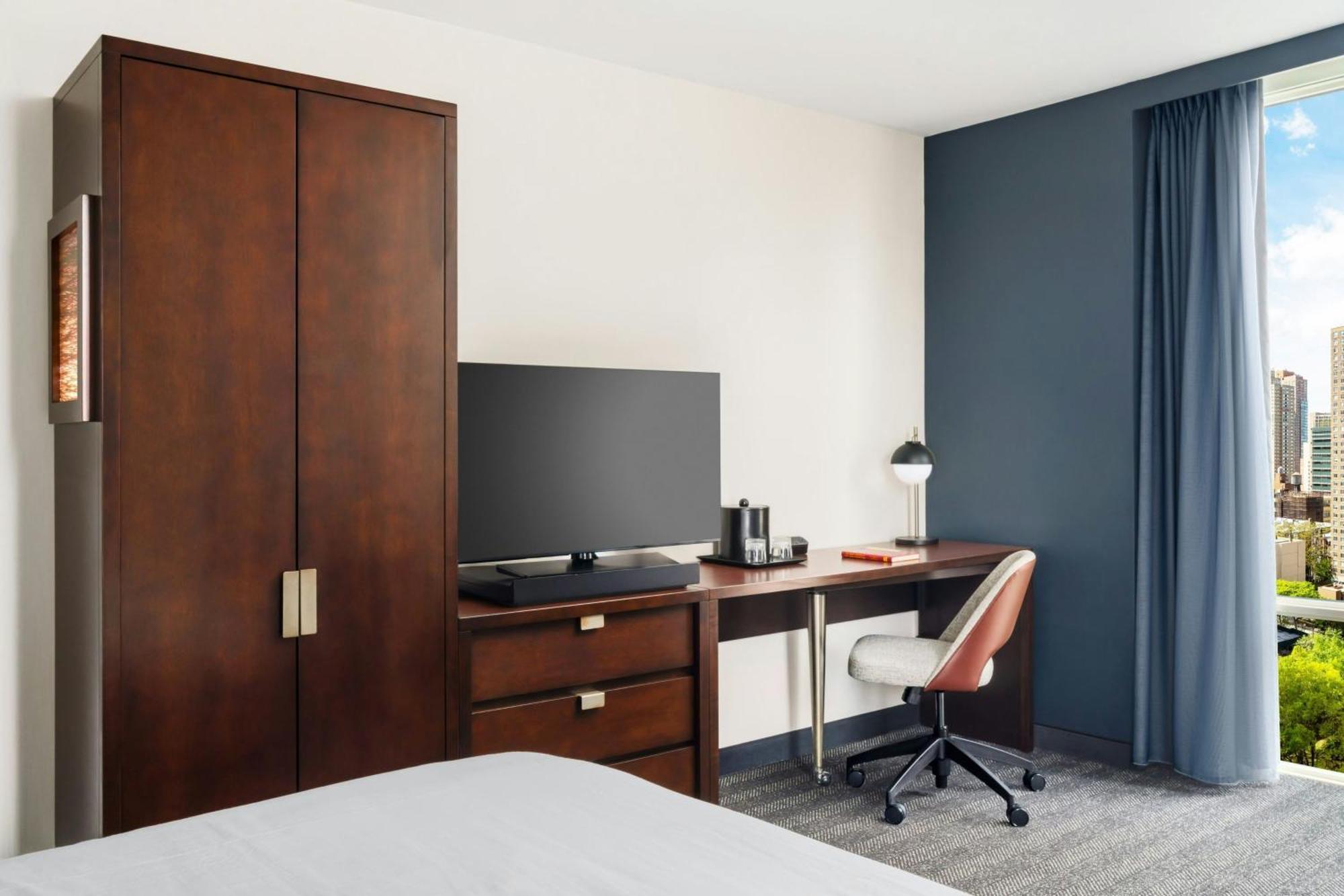 Corner King Room